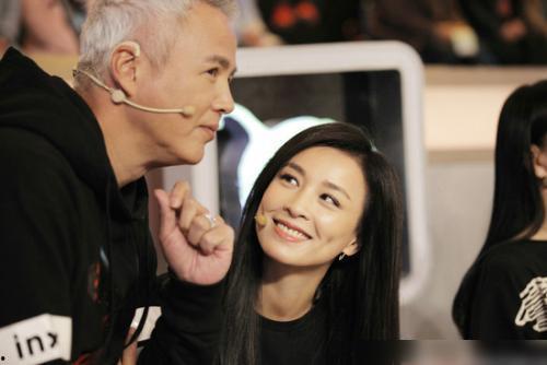 爆料张庭夫妇视频大全集,揭秘明星夫妻的甜蜜日常与幕后故事 第2张 爆料张庭夫妇视频大全集,揭秘明星夫妻的甜蜜日常与幕后故事 第2张